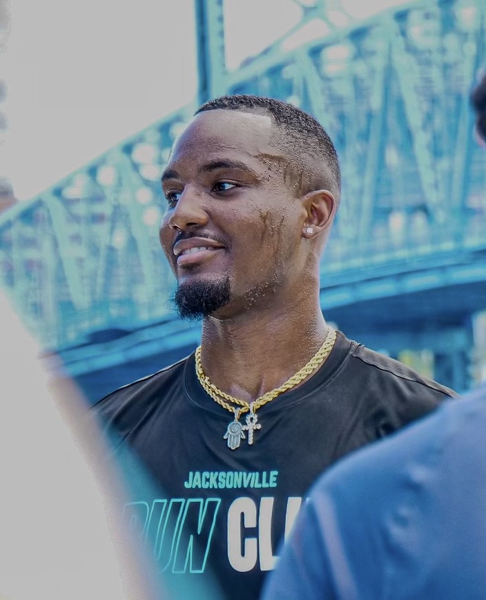 Jaylen Fowler wearing a Jacksonville Run Club shirt