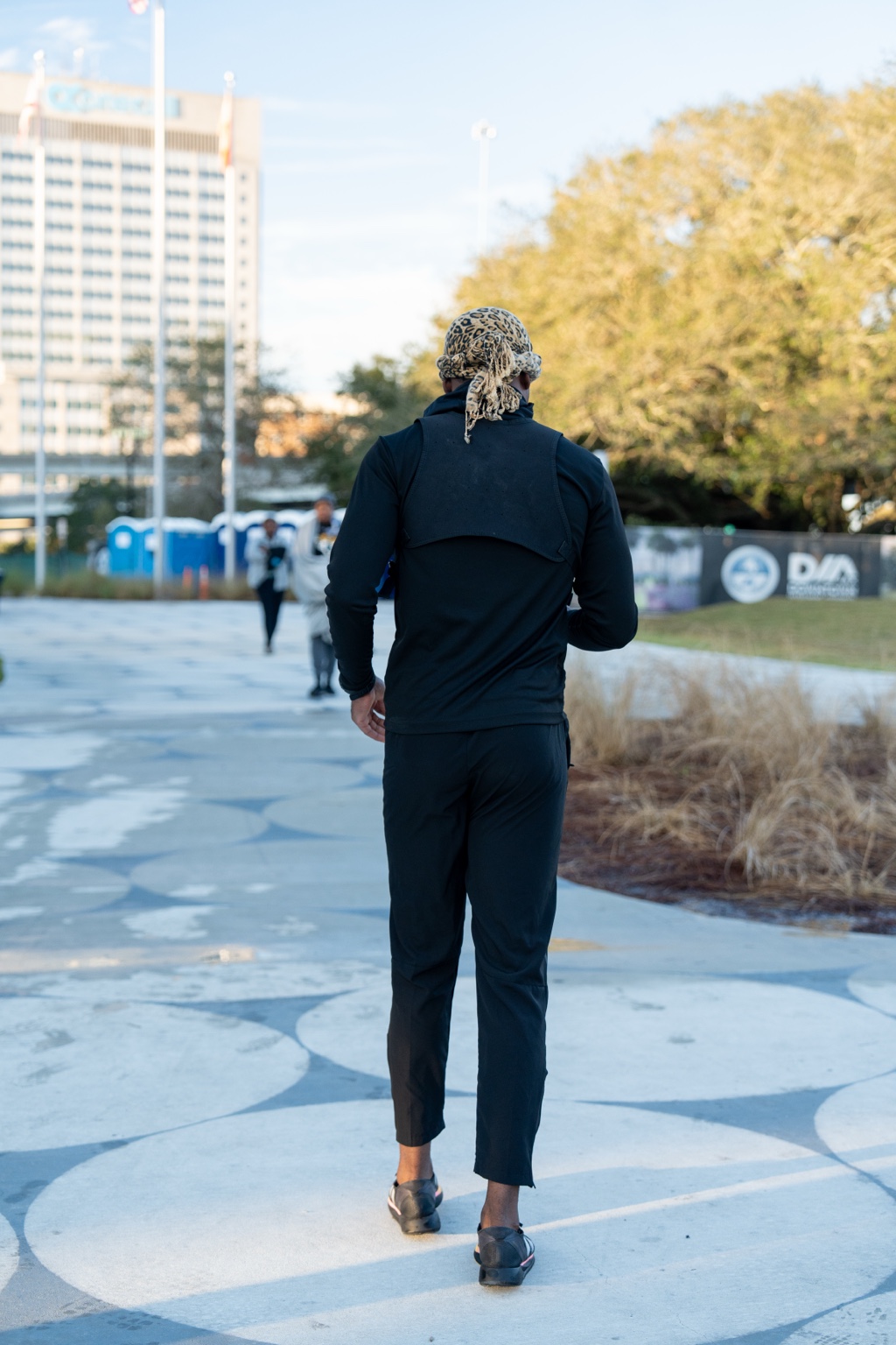 Jaylen Fowler walking through Jacksonville before a run